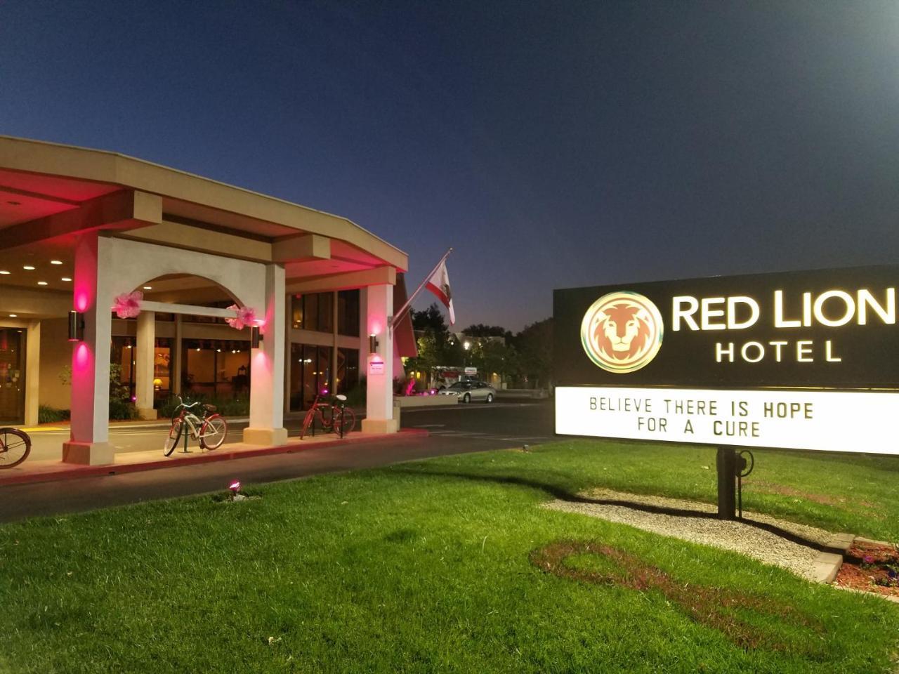 Red Lion Hotel Redding Bagian luar foto